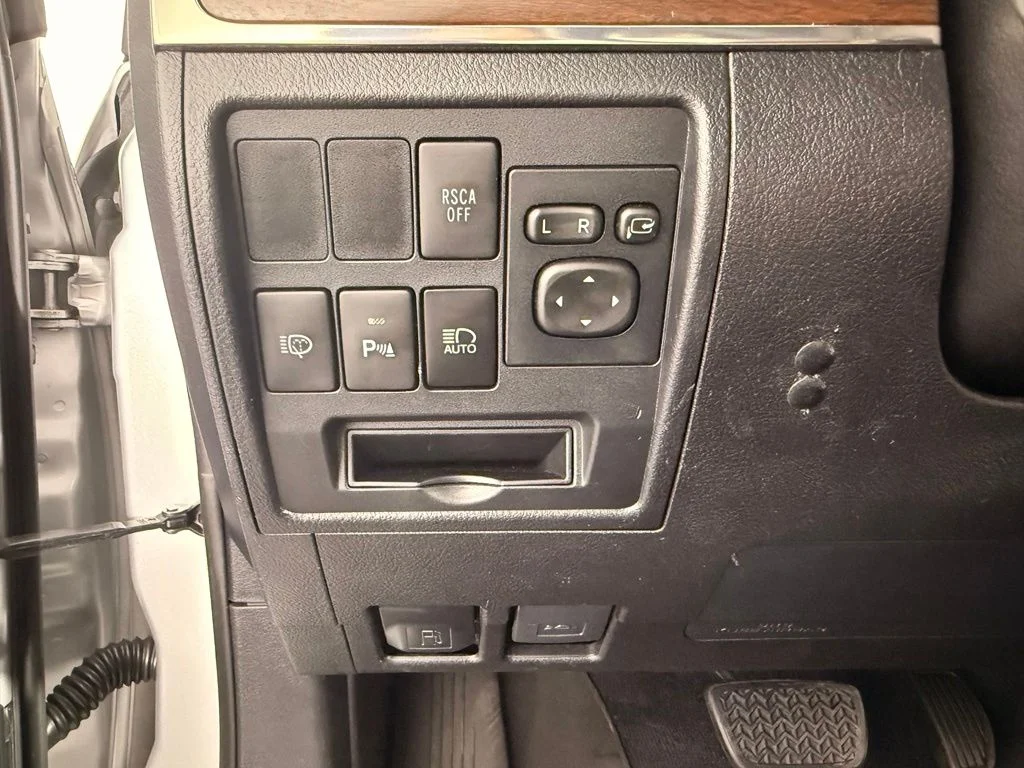 Used 2016 Silver Toyota Base image 26