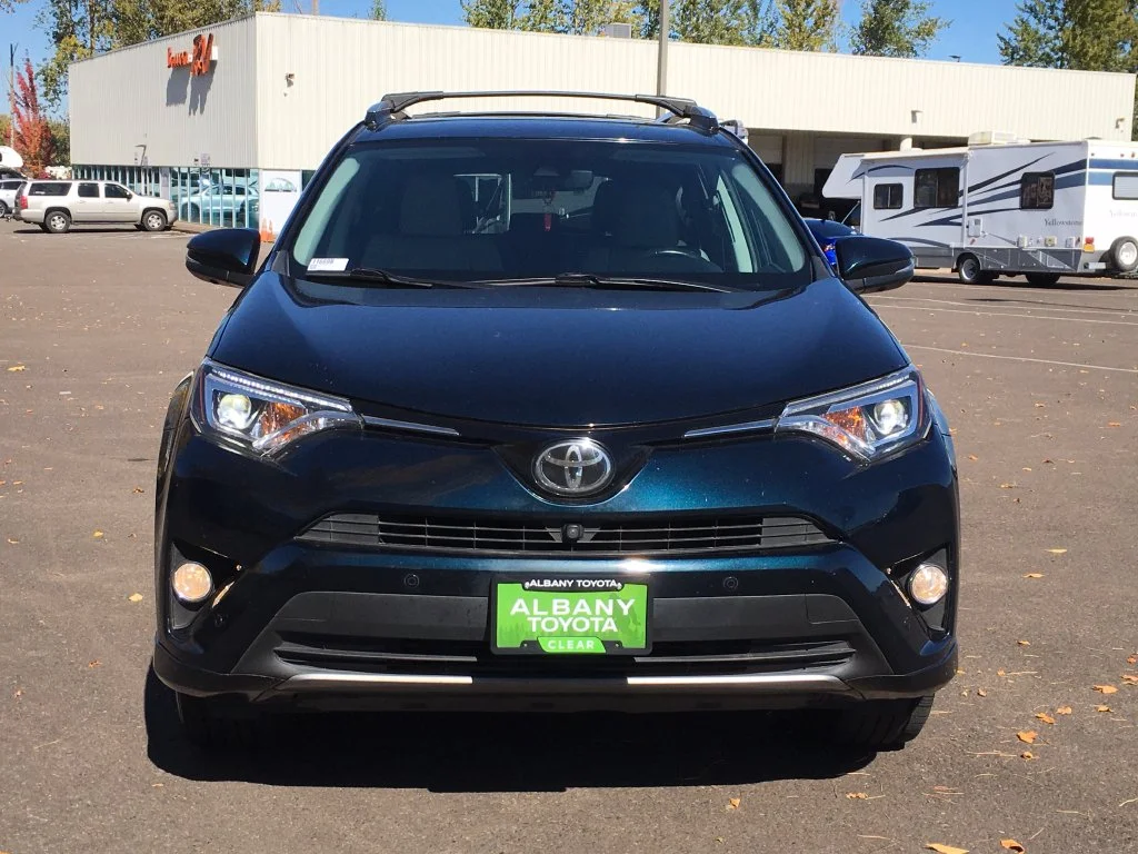 Used 2017 Blue Toyota Platinum image 10