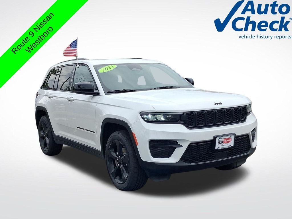 Used 2023 White Jeep Altitude X image 1