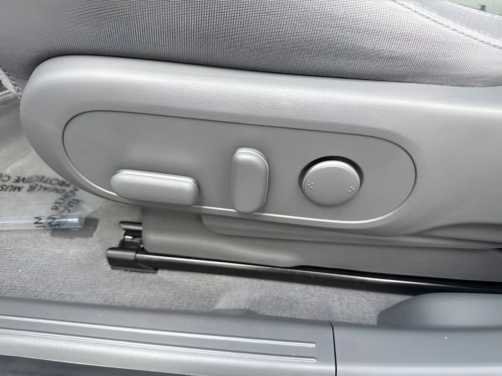 Used 2024 Gray Hyundai SEL image 10