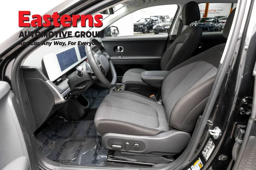 Used 2024 Black Hyundai SEL image 12