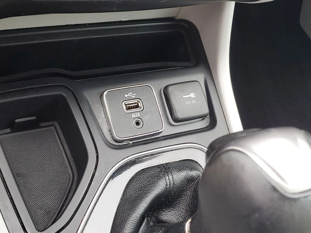 Certified Used 2019 White Jeep Limited image 29