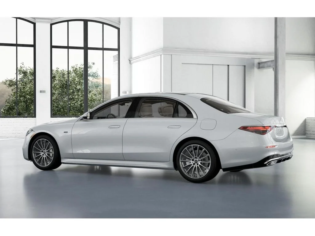 Used 2025 White Mercedes-Benz S 580e image 31