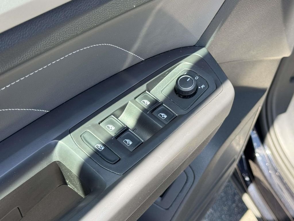 2023 Volkswagen Atlas SE w/Tech - Photo 27