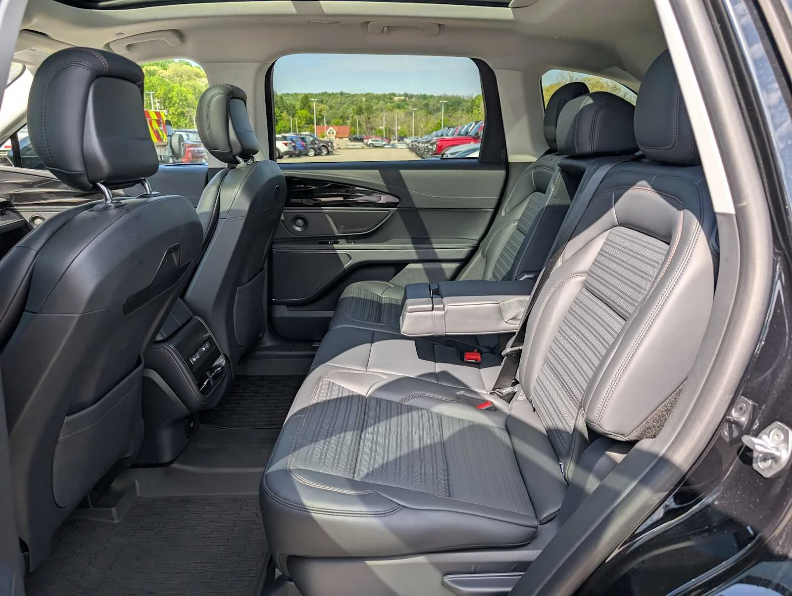 New 2026 Infinite Black Metallic Clearcoat Lincoln Reserve image 19