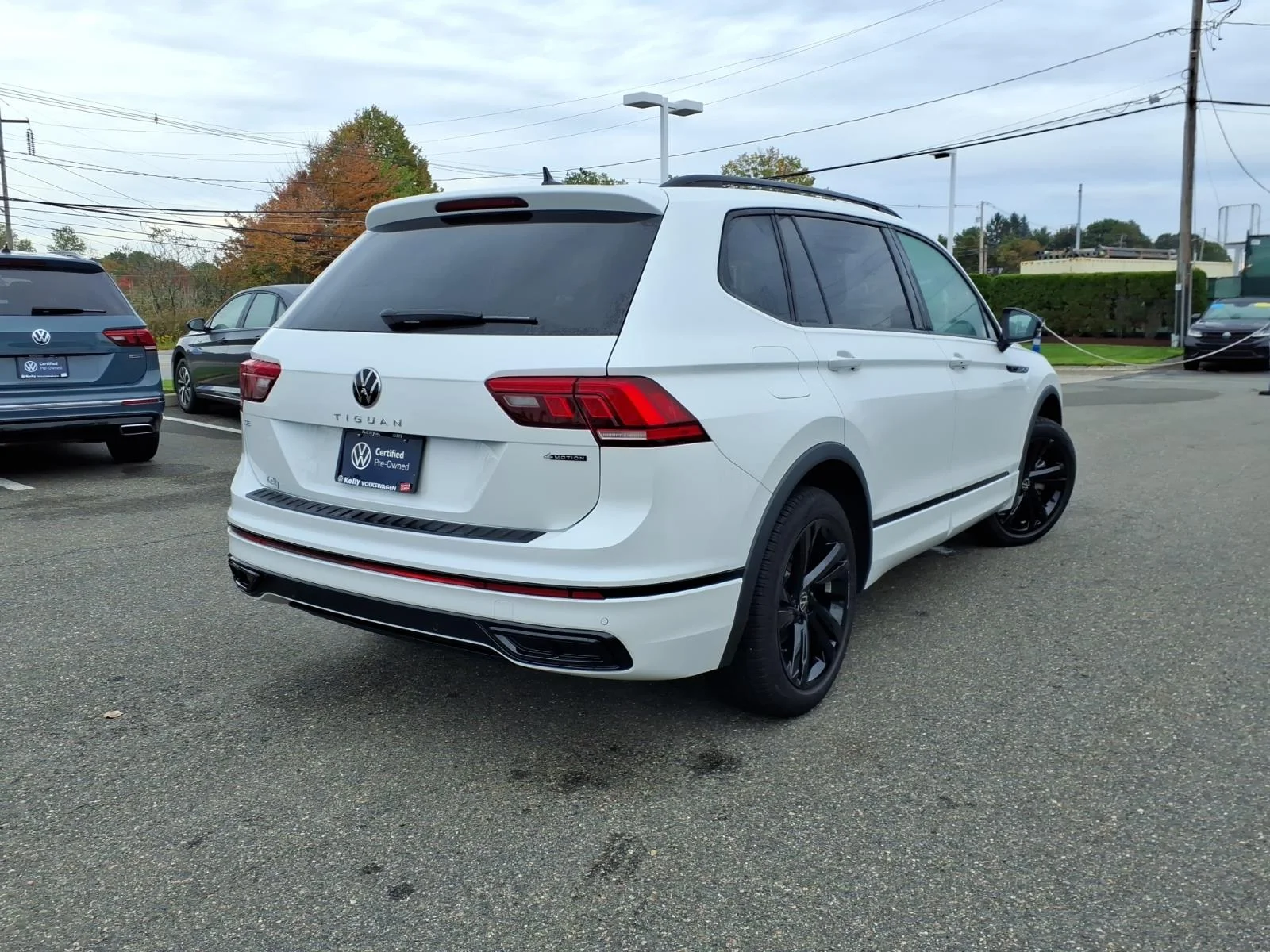 Certified Used 2024 OPAL WHITE PEARL EFFECT Volkswagen SE R-Line Black image 5