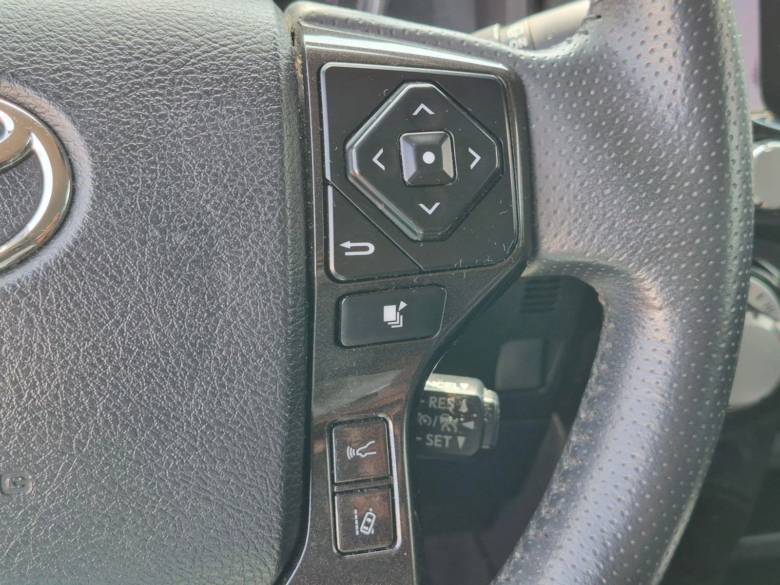 Used 2022 Classic Silver Metallic Toyota TRD Off Road Premium image 29