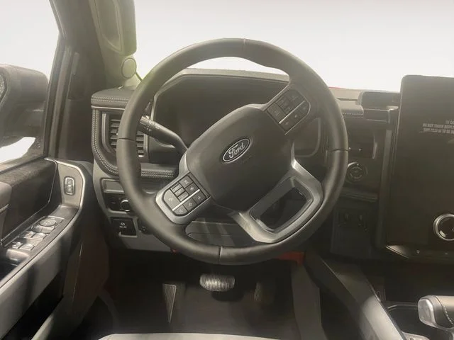 2025 Ford F-150 Lightning Flash - Photo 12