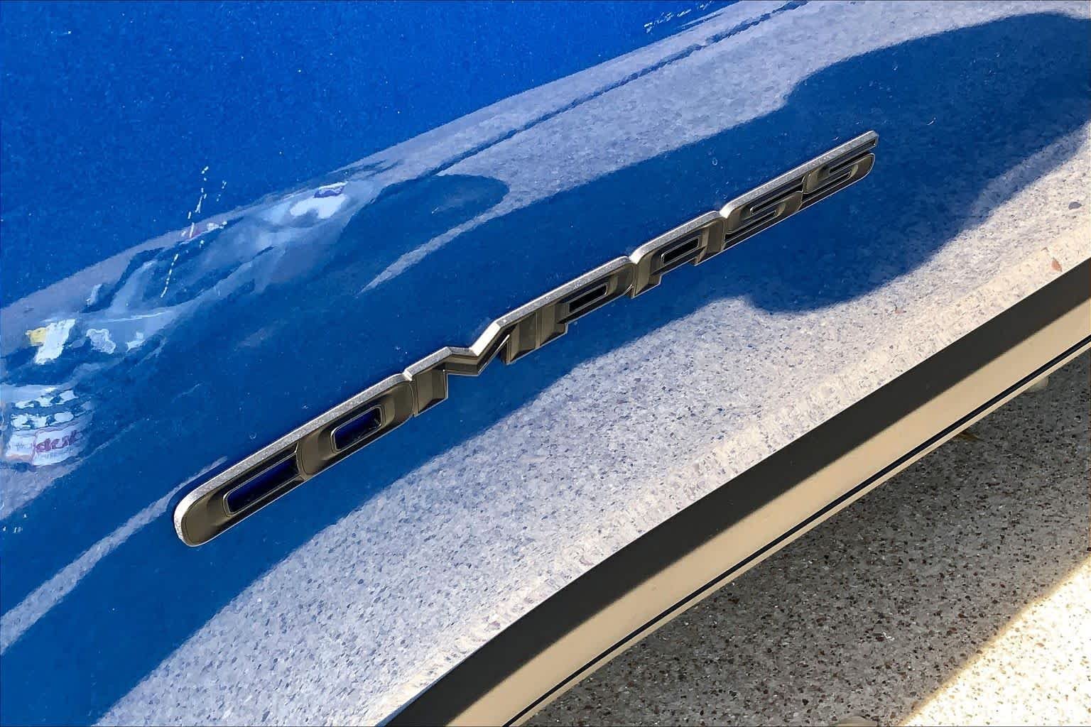 New 2026 Hydro Blue Pearlcoat Jeep Latitude Altitude image 15