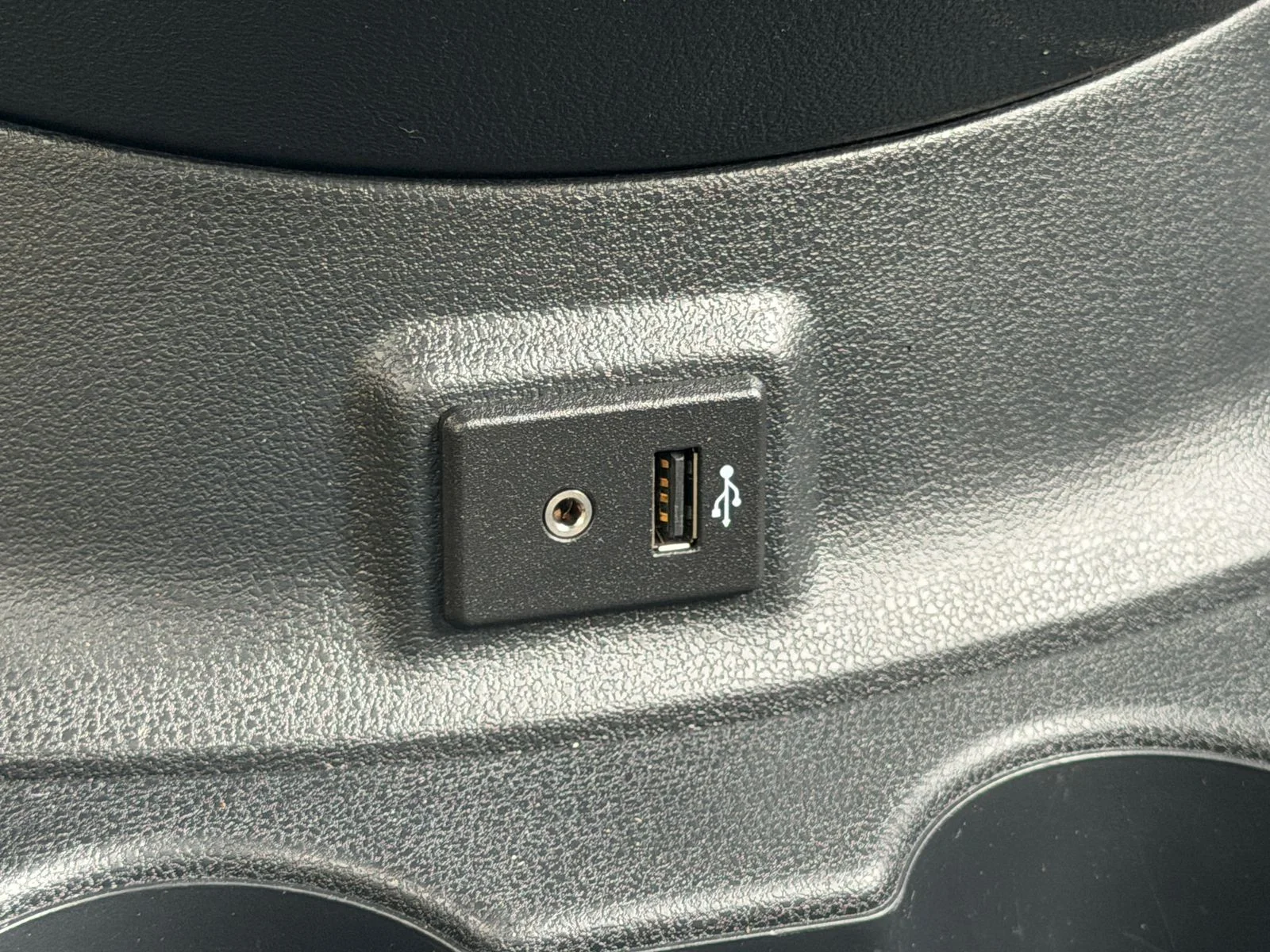Used 2017 Khaki Nissan 1.6 SV image 36