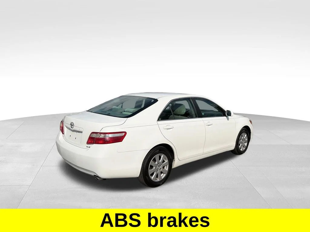 Used 2009 White Toyota XLE image 5