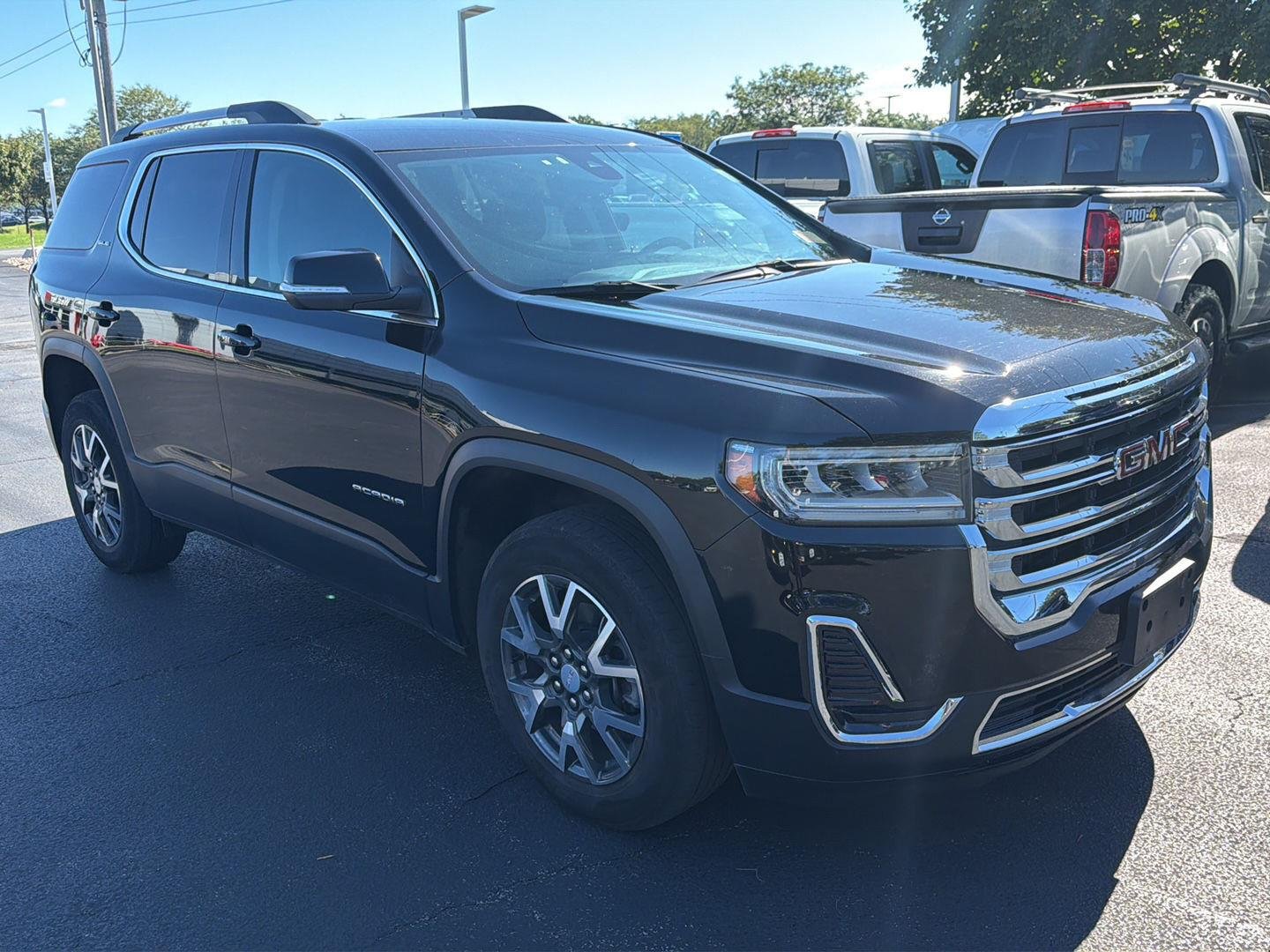 Used 2023 Ebony Twilight Metallic GMC SLE image 3