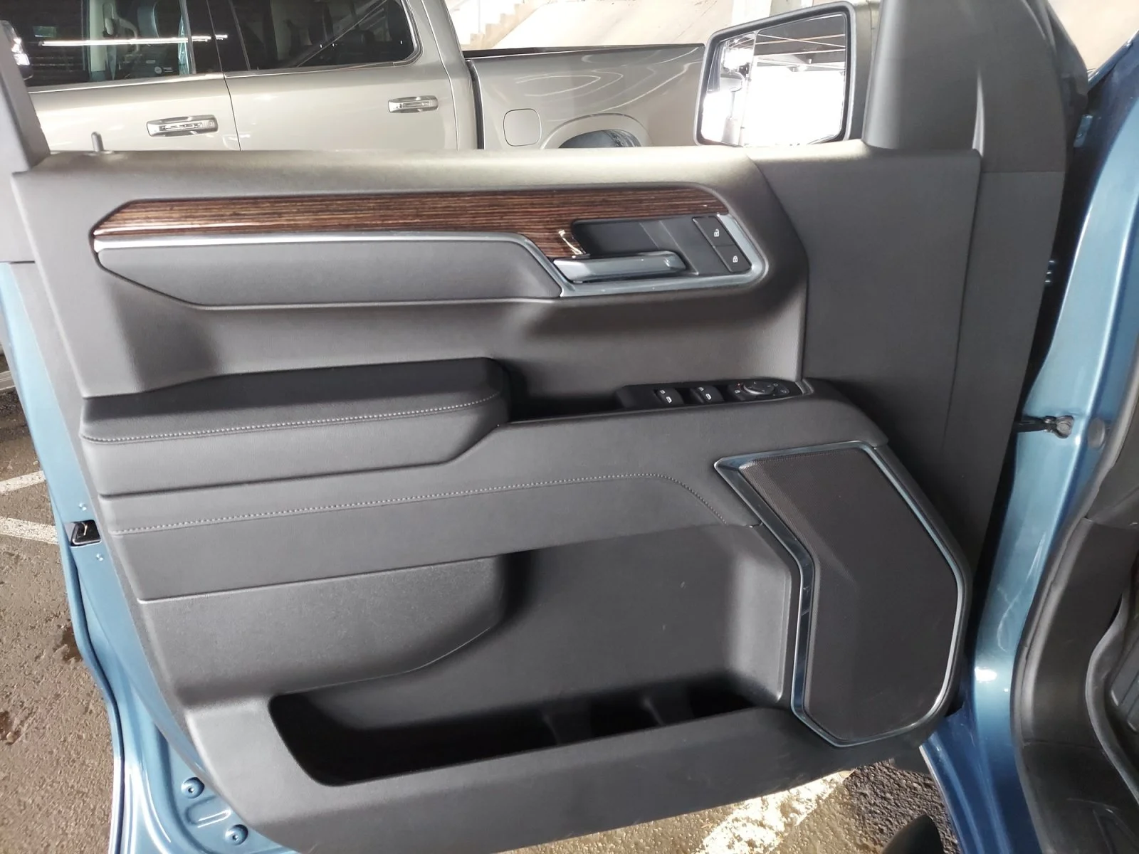 Used 2026 Downpour Metallic GMC Elevation image 28