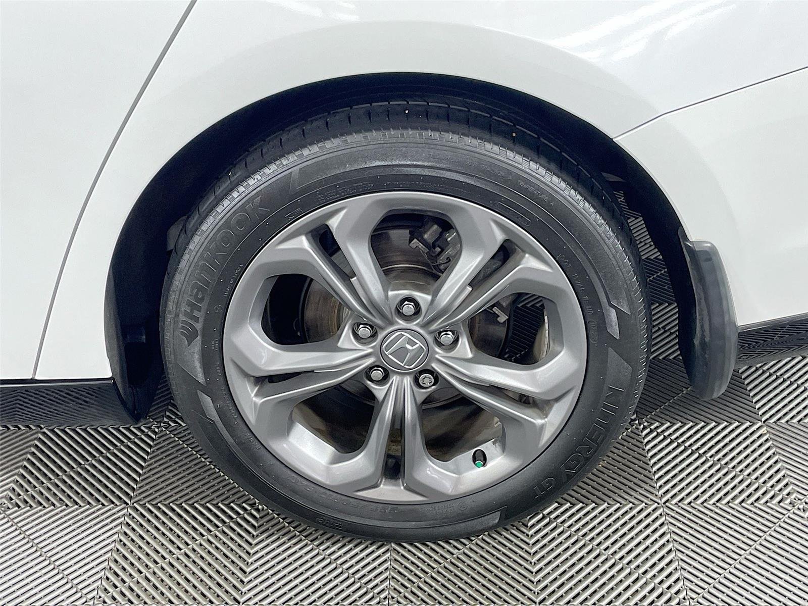 Used 2023 Platinum White Pearl Honda EX-L image 33