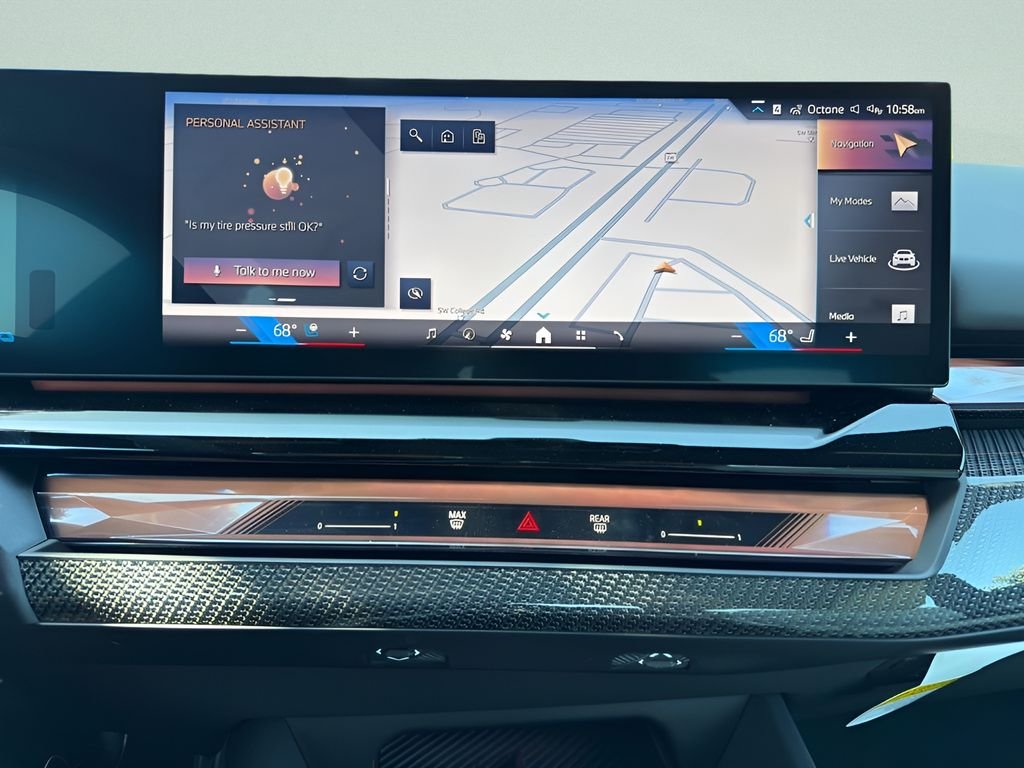 New 2027 Mineral White Metallic BMW 550e xDrive image 17