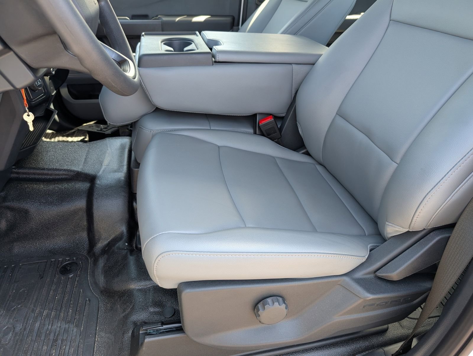 2025 Ford F-350 Super Duty Chassis Cab XL - Photo 16