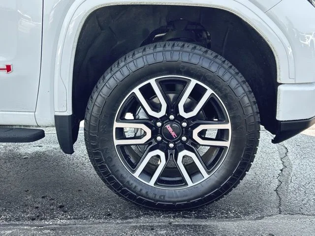 Used 2022 White GMC AT4 image 13