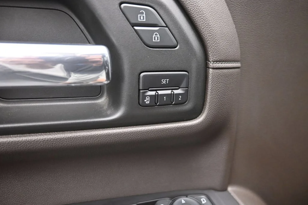 Used 2019 White GMC Denali image 17