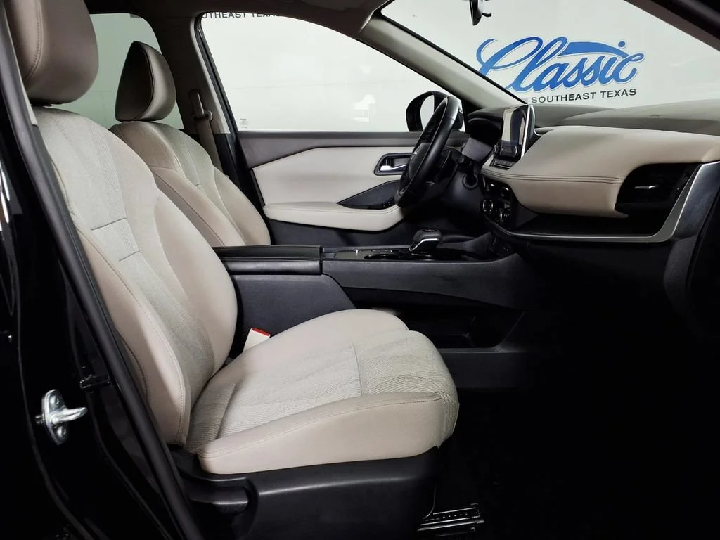 Used 2025 Super Black Nissan SV image 12