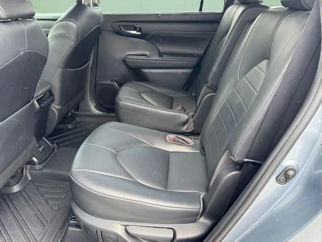 Used 2020 Blue Toyota XLE image 10