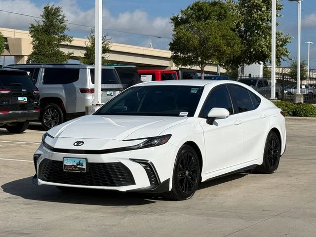 Used 2026 Ice Toyota SE image 7