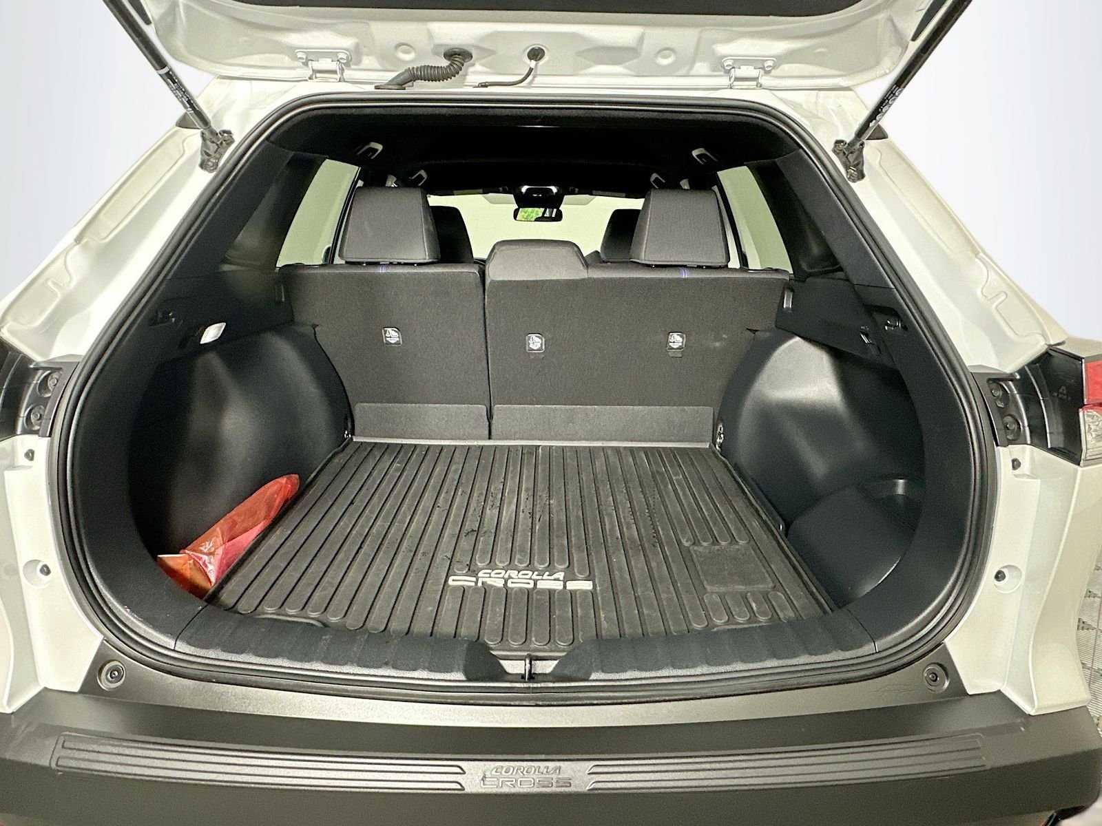 Used 2024 Pearl Toyota Hybrid SE image 25