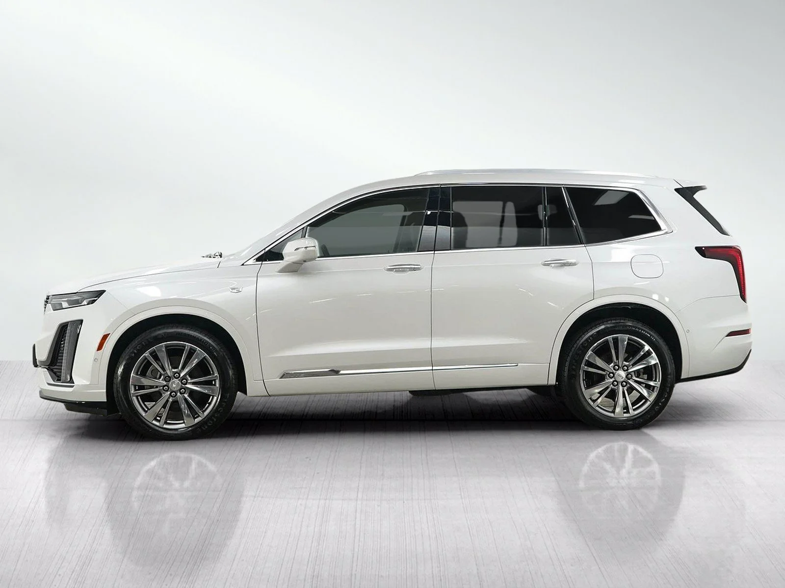 Used 2020 Cadillac XT6 Premium Luxury with VIN 1GYKPDRS6LZ100856 for sale in Hopkins, Minnesota