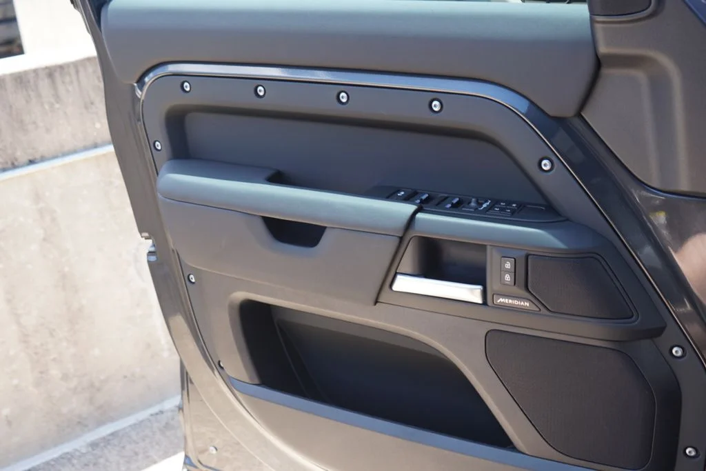 2025 Land Rover Defender S - Photo 23