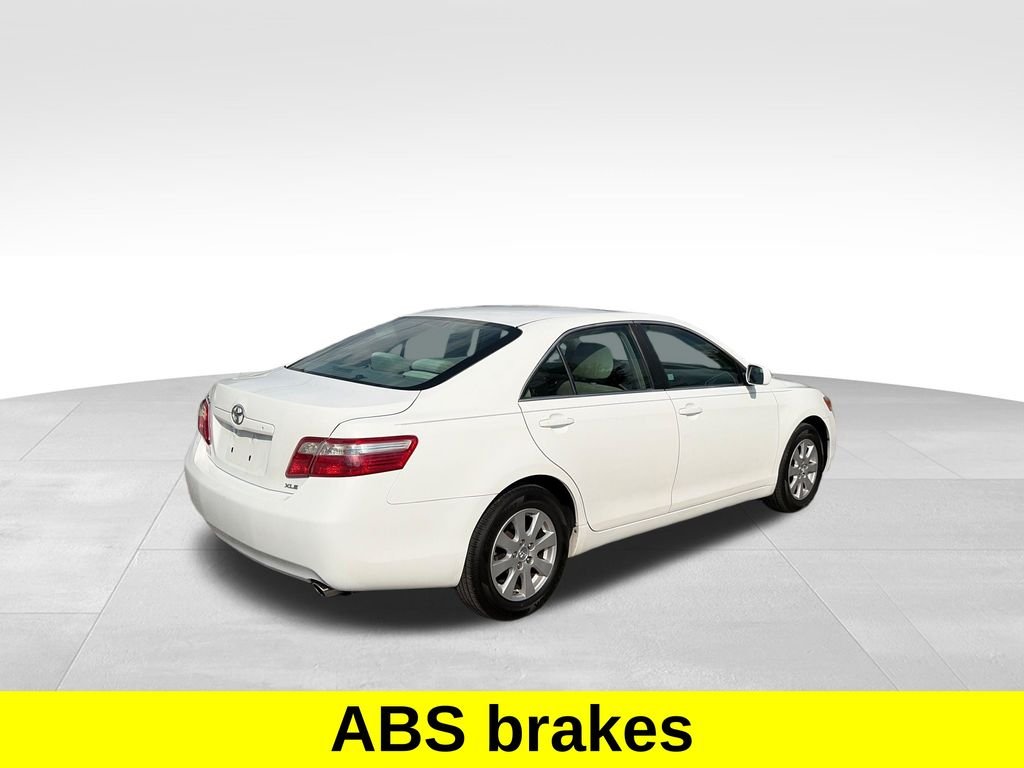 Used 2009 Super White Toyota XLE image 5