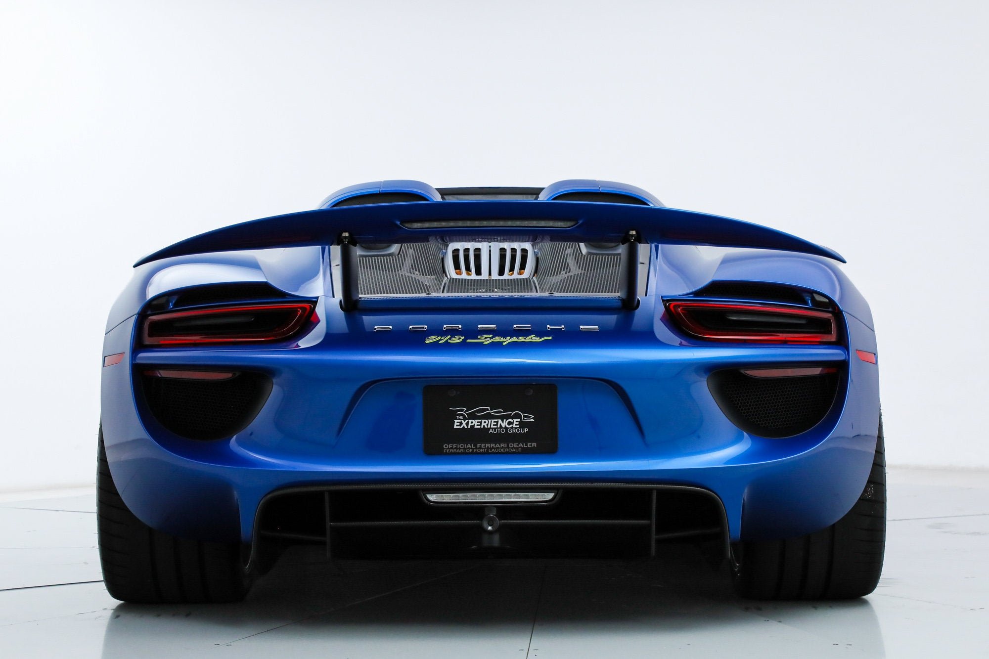 Used 2015 Blue Porsche  image 3