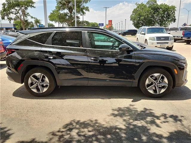 Used 2025 Black Hyundai SEL image 4