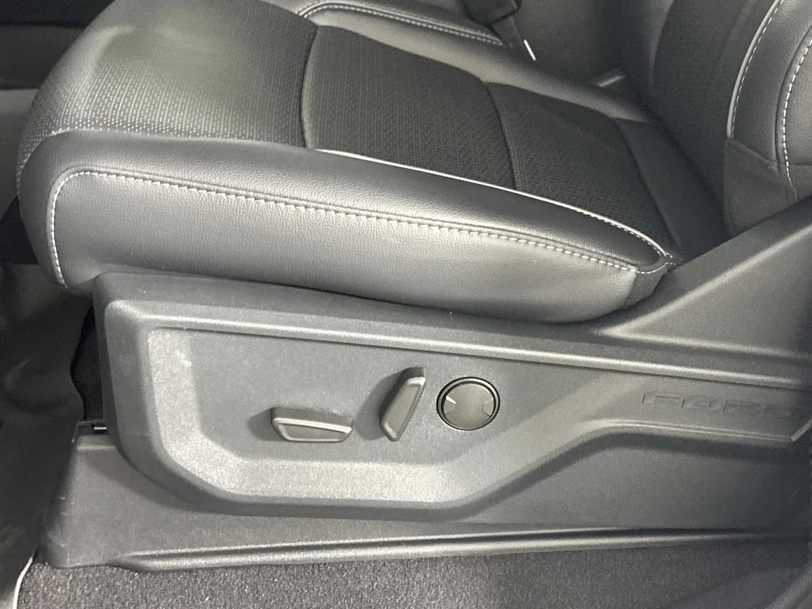 New 2026 Avalanche Gray Ford LARIAT image 10