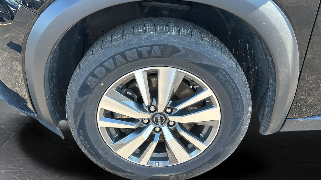 Used 2025 Super Black Nissan SL image 28