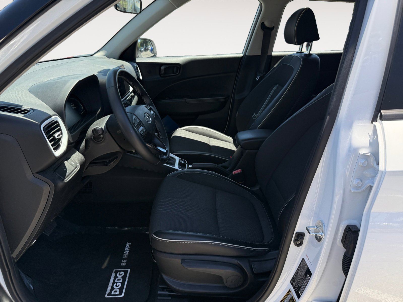 Certified Used 2023 Lunar White Hyundai  image 10
