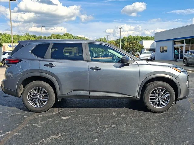 Used 2024 Gray Nissan S image 7