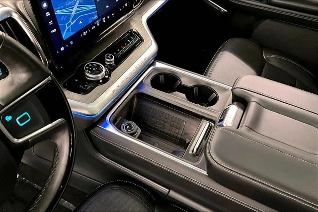 Used 2025 Space Silver Metallic Ford Platinum image 18