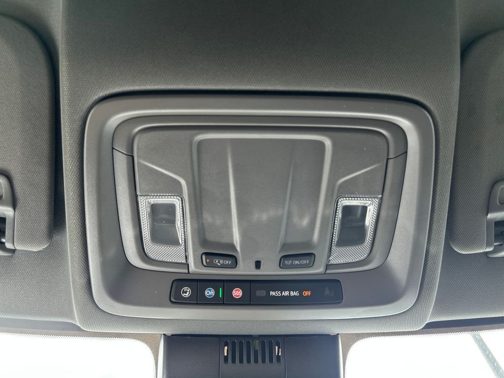 Used 2025 White Chevrolet LT image 18