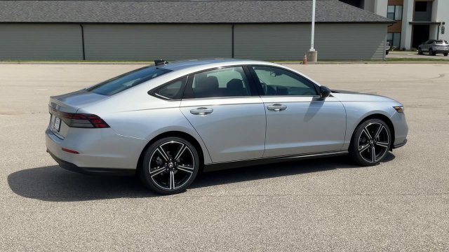 New 2026 Solar Silver Metallic Honda SE image 9