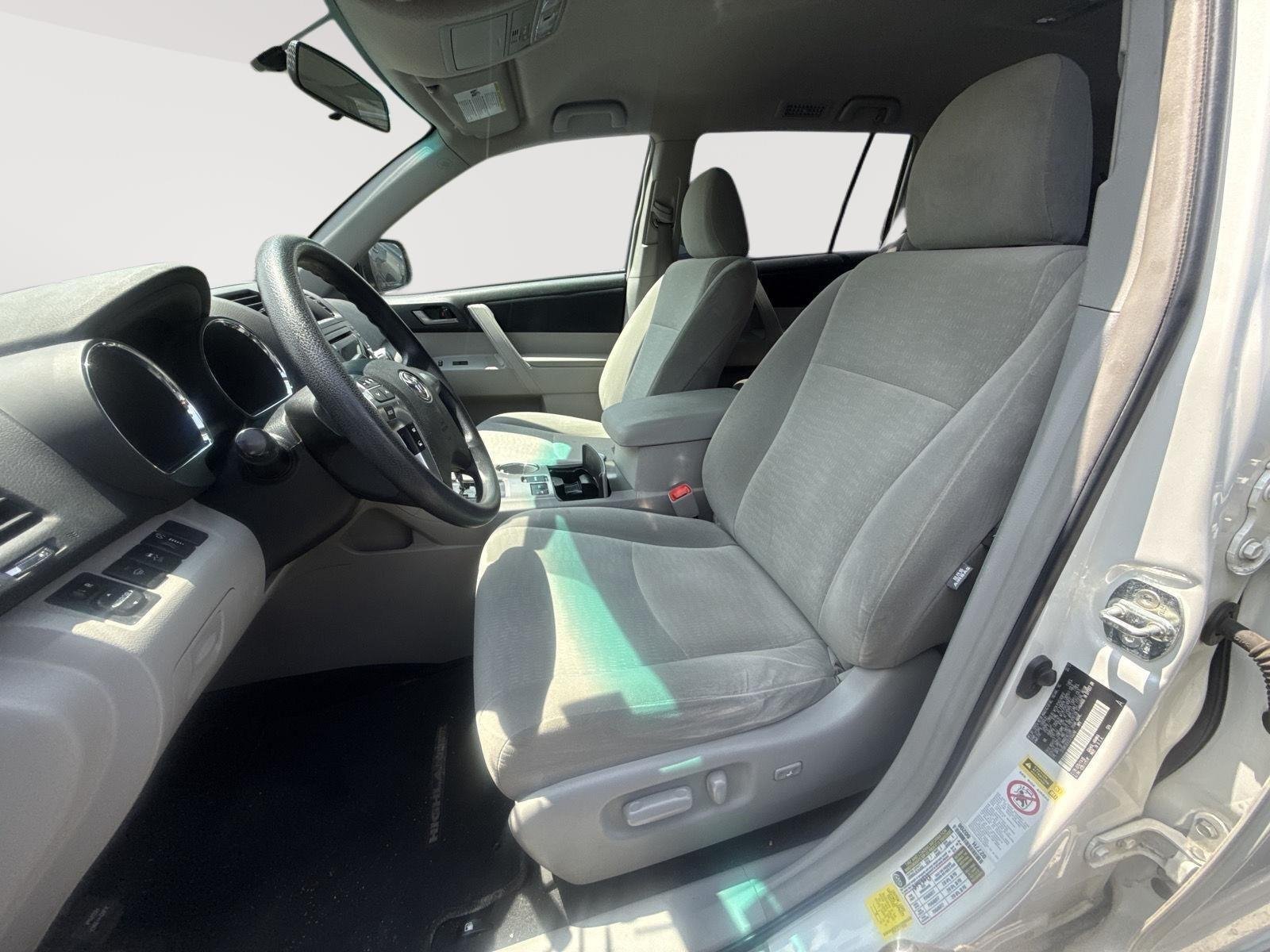Used 2012 Blizzard Pearl Toyota Base image 3