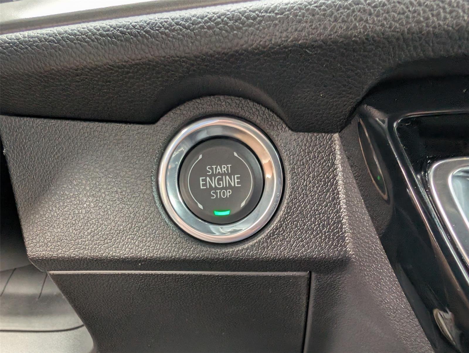New 2027 Summit White Chevrolet LT image 20