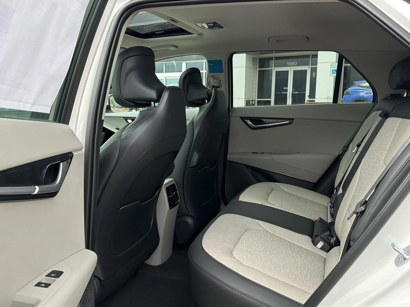 New 2026 Snow White Pearl Kia Wave image 9
