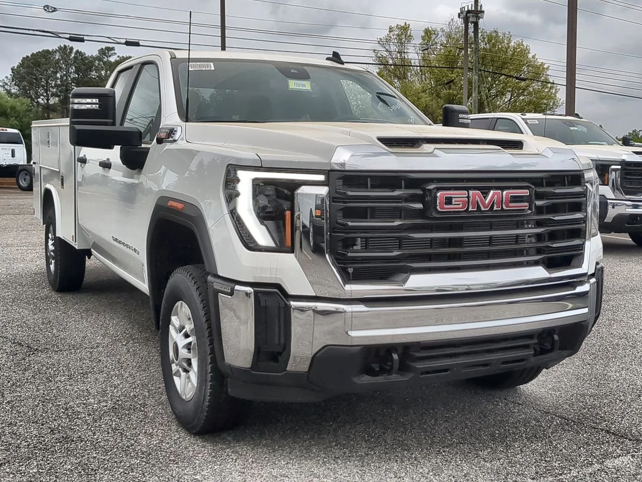 New 2025 Summit White GMC Pro image 2