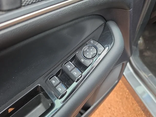 Used 2019 Gray Ford SEL image 21