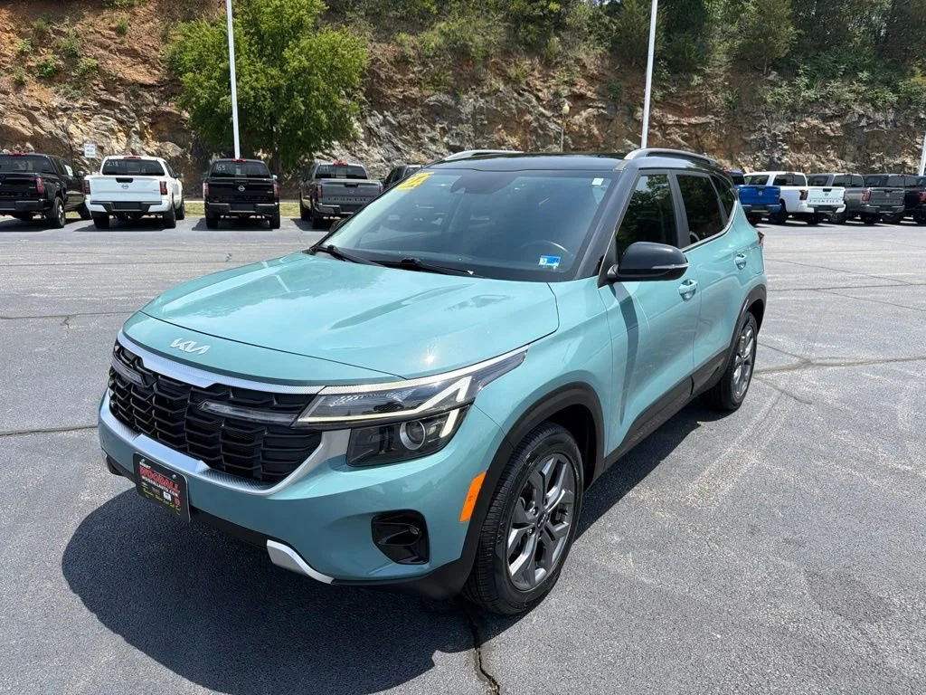 Used 2024 Green Kia S image 3