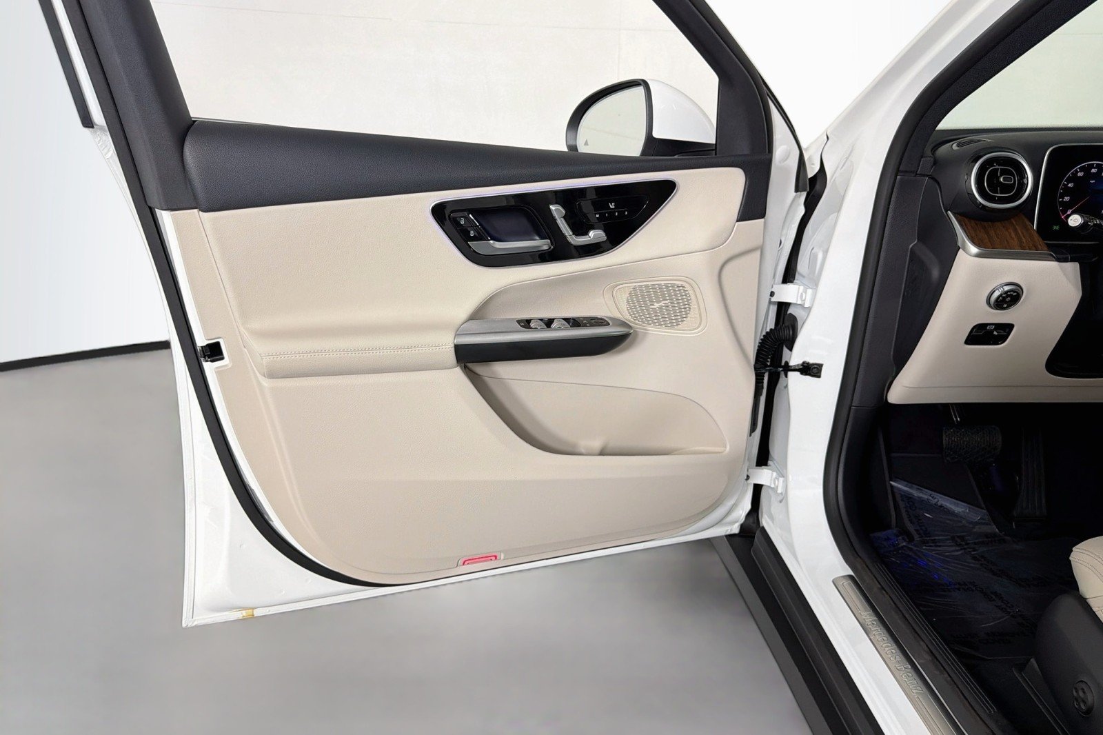 New 2026 Polar White Mercedes-Benz GLC 300 4MATIC® SUV image 20