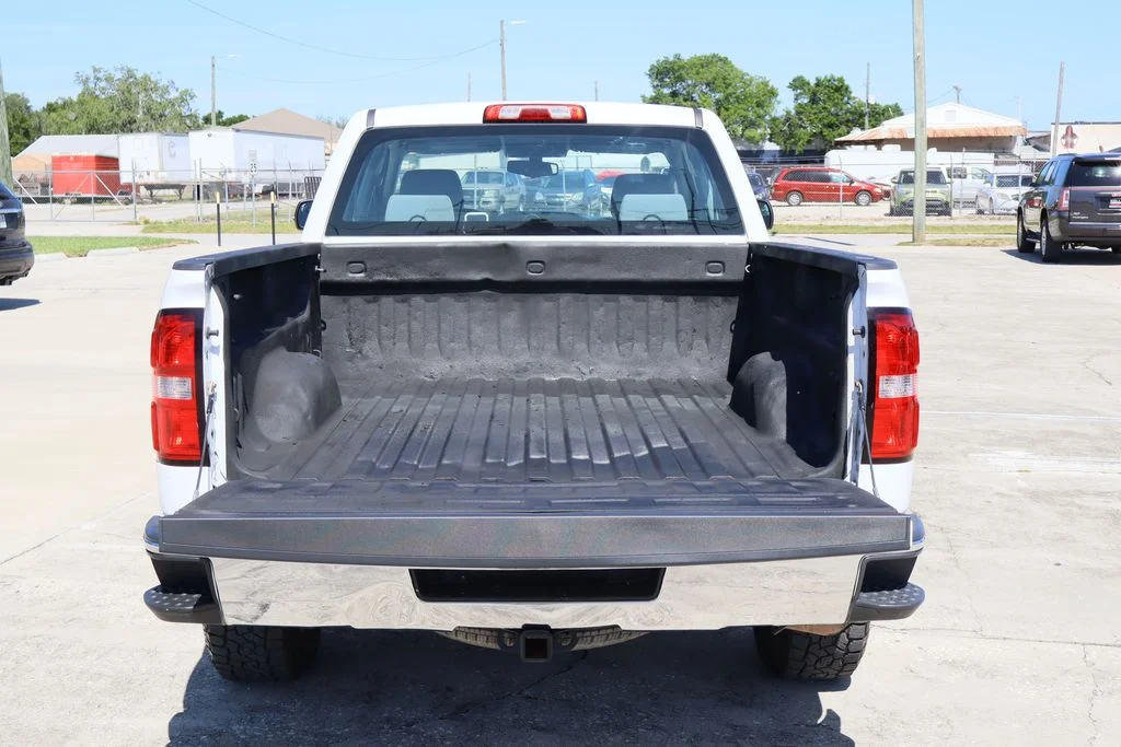 Used 2016 White GMC Base image 25