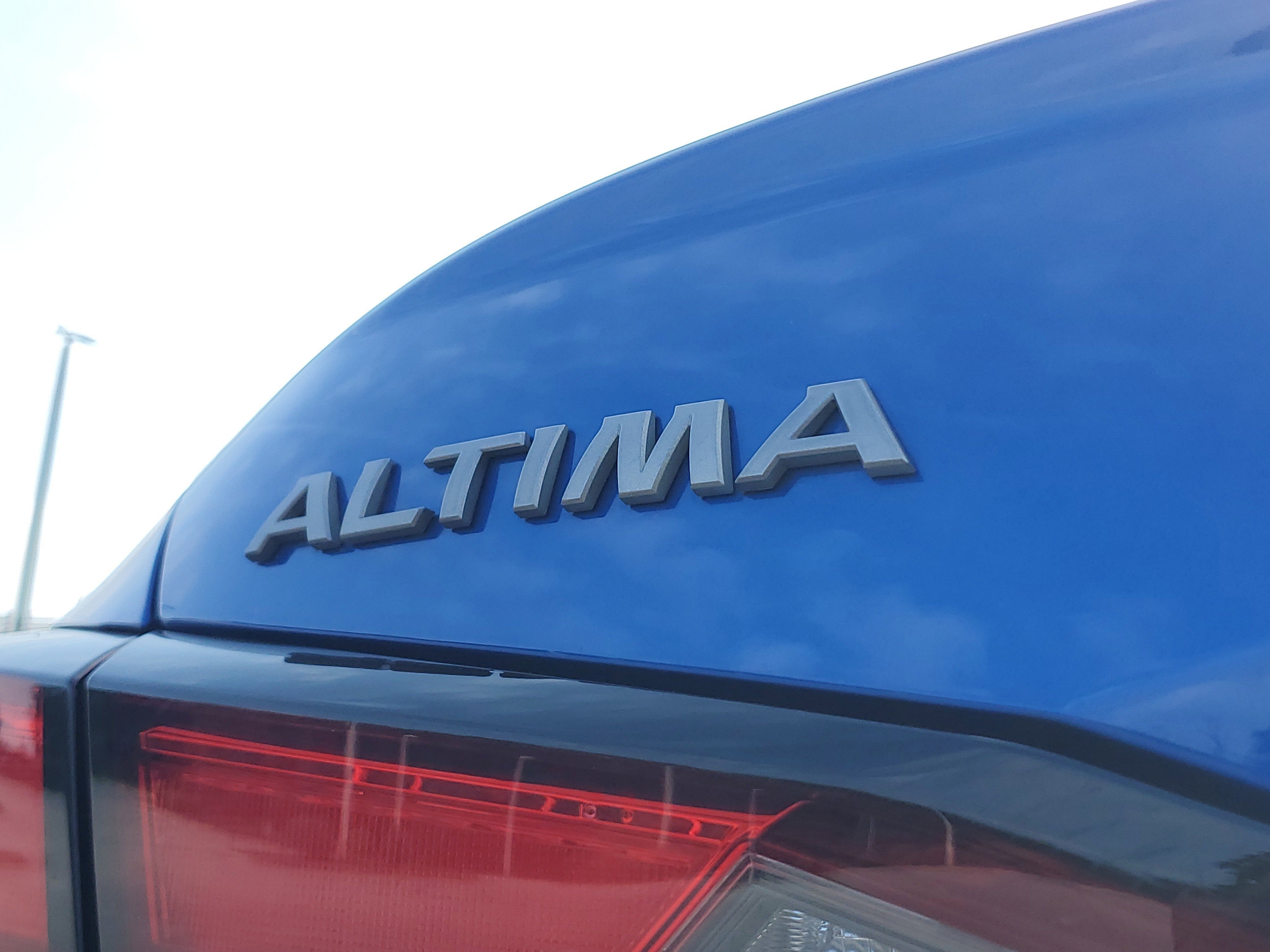 Used 2025 Blue Nissan 2.5 SV image 6