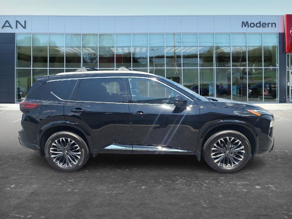 Used 2026 Super Black Nissan Platinum image 4