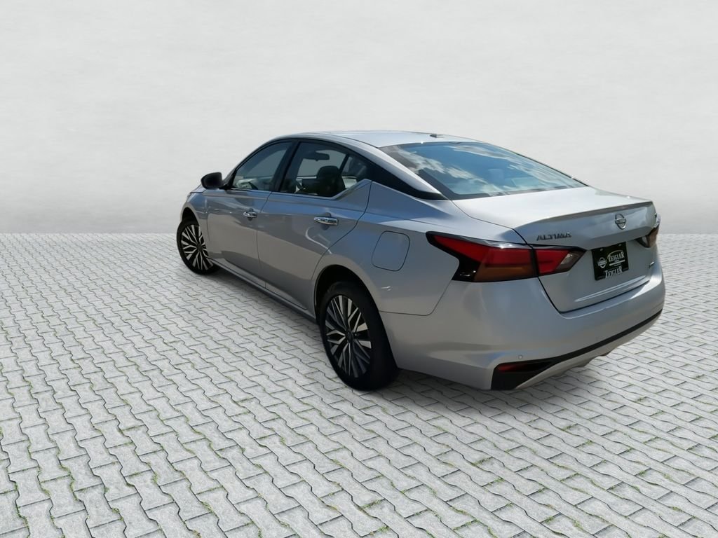Used 2023 Silver Nissan 2.5 SV image 6