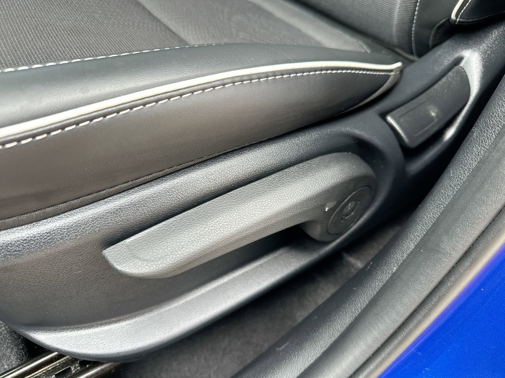 Used 2025 Intense Blue Hyundai Limited image 12